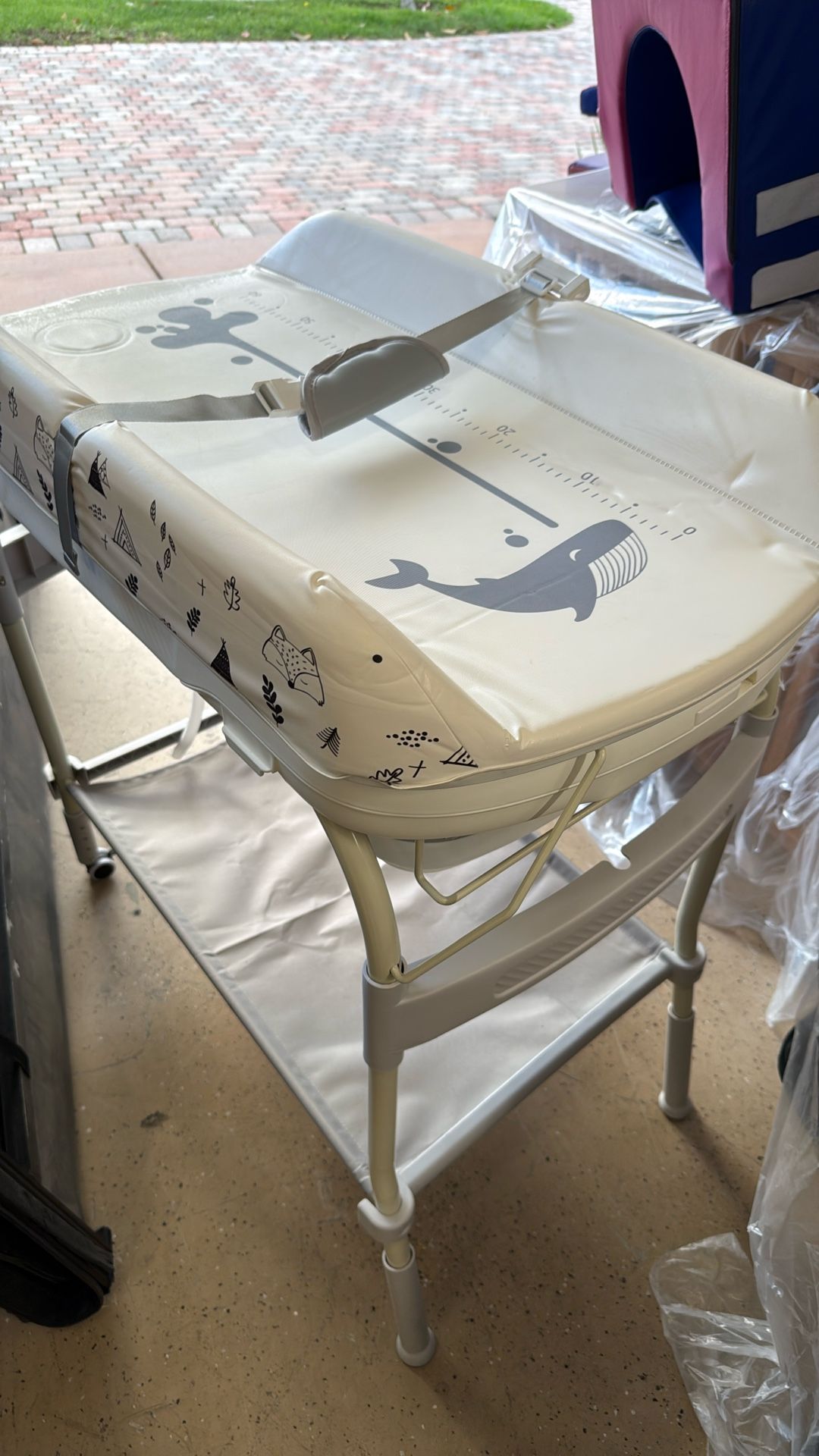 Changing Table With Bathtub