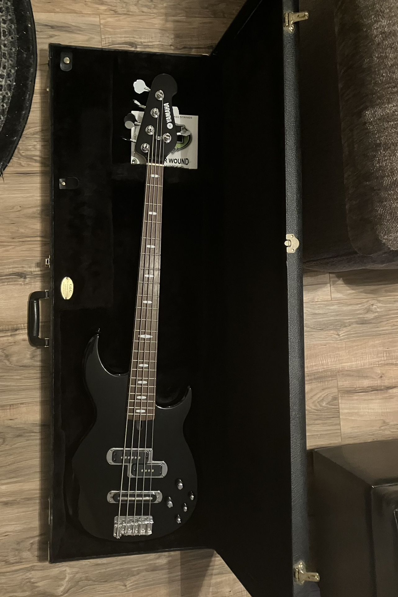 5 String Bass, Yamaha BB615 With Case!