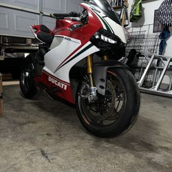 2012 Ducati 1199 PANIGALE S TRICOLORE 