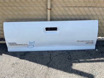 2005-2015 TOYOTA TACOMA PreRUnner SR5 REAR TAILGATE OEM