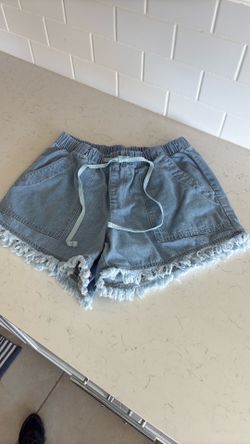 Cute women’s denim fringe shorts with four pockets
