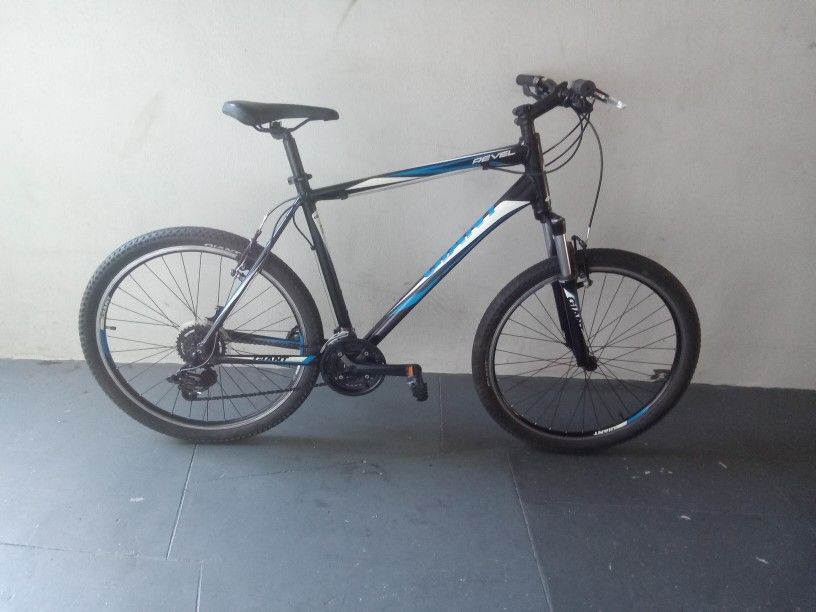BICYCLE GIANT 21 SPEED SIZE 26 BRAND NEW
