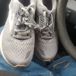 Brooks  Size 9