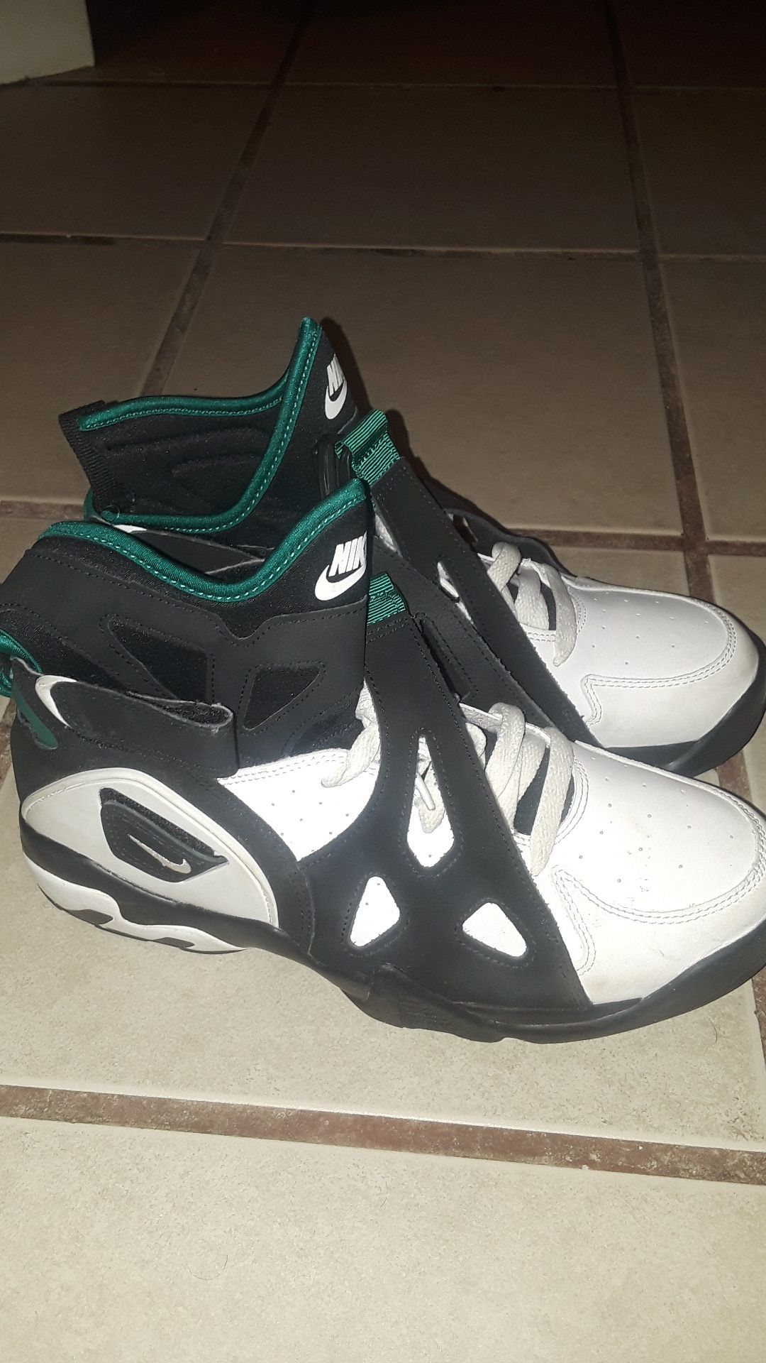 NIKE air unlimited size 8