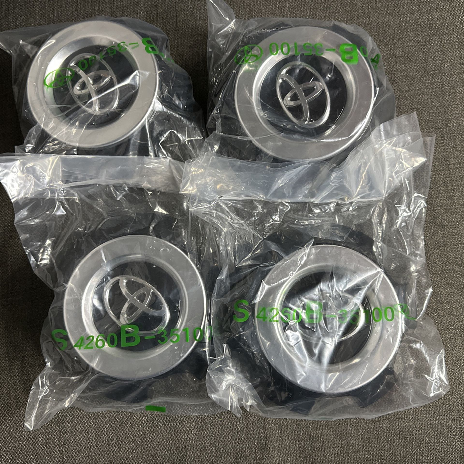 Toyota 4-runner Wheel Center Caps