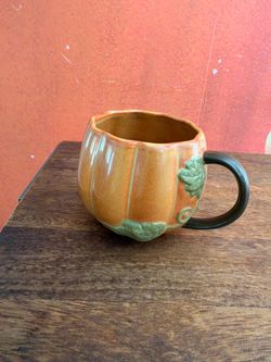 Starbucks rare 2009 new Ceramic Pumpkin Mug with Leaf Detail