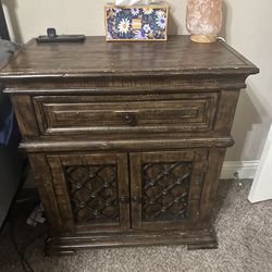Free - Nightstand