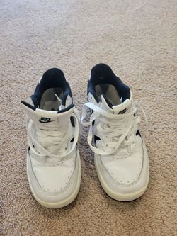 7.5 boys Nike White and Black Low-Top Sneakers