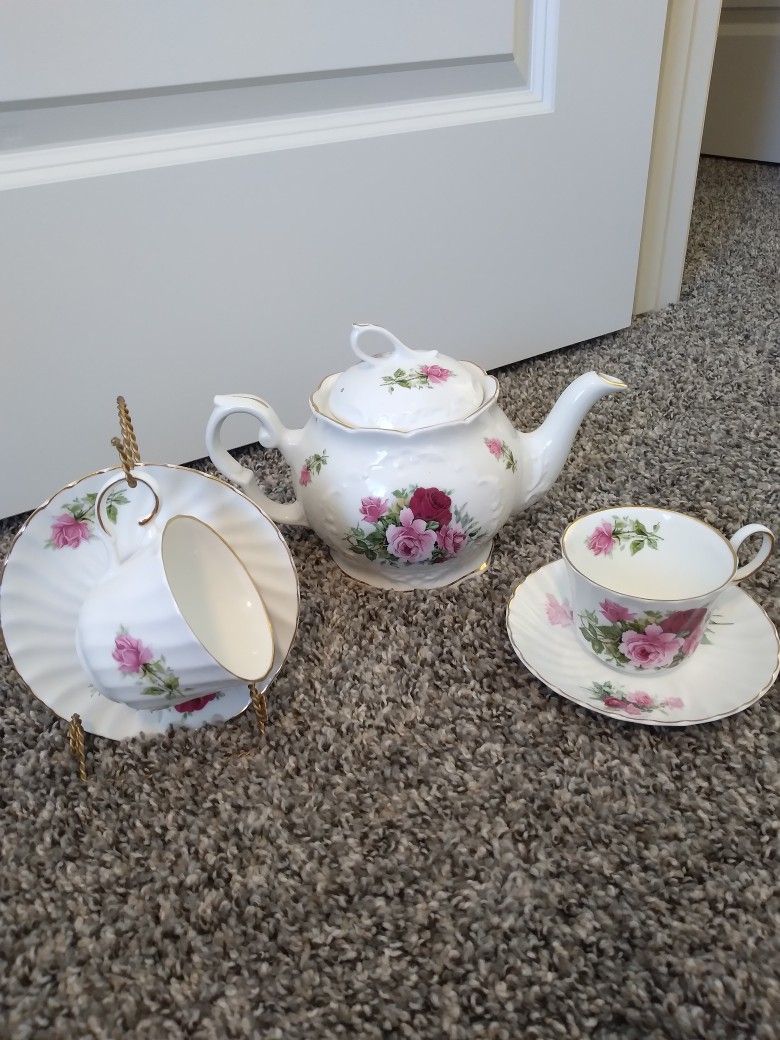 Fine Bone China Tea set Royal Patrician hd&s Staffordshire England
