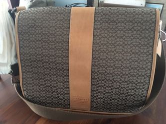 Gorgeous authentic Tab Khaki signature computer messenger cross body travel/diaper bag cross body/New