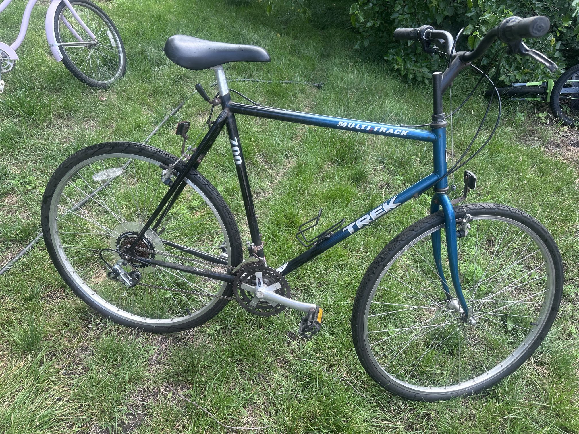 TREK HYBRID TALL FRAME BICYCLE 27” tires 22” frame bike