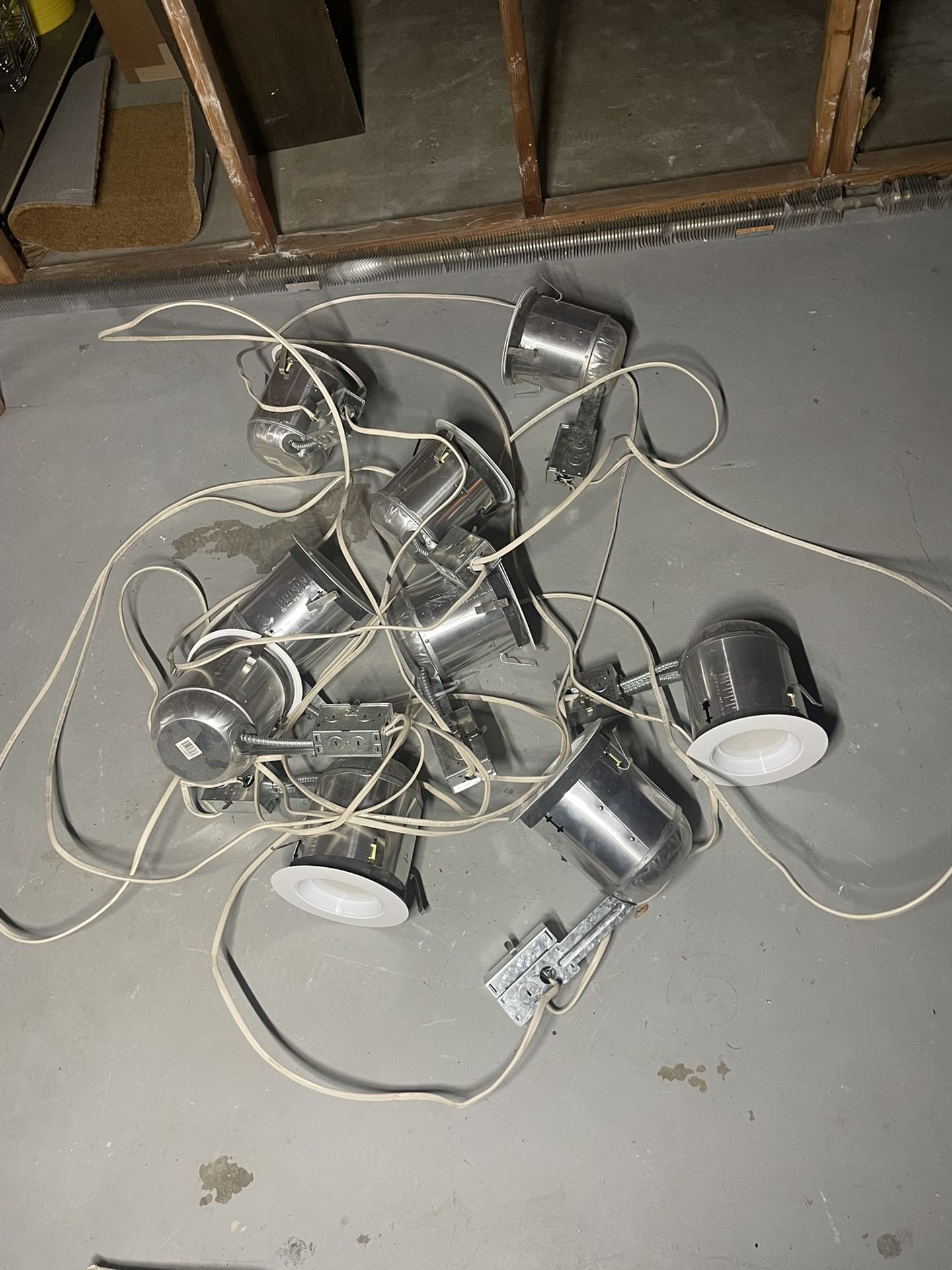 6 Inch Halo Recessed Lights (9 Fixtures)