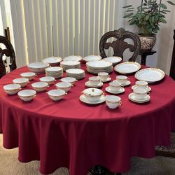 The Windsor Shape Meito China Set 22 K Gold 62 Pieces
