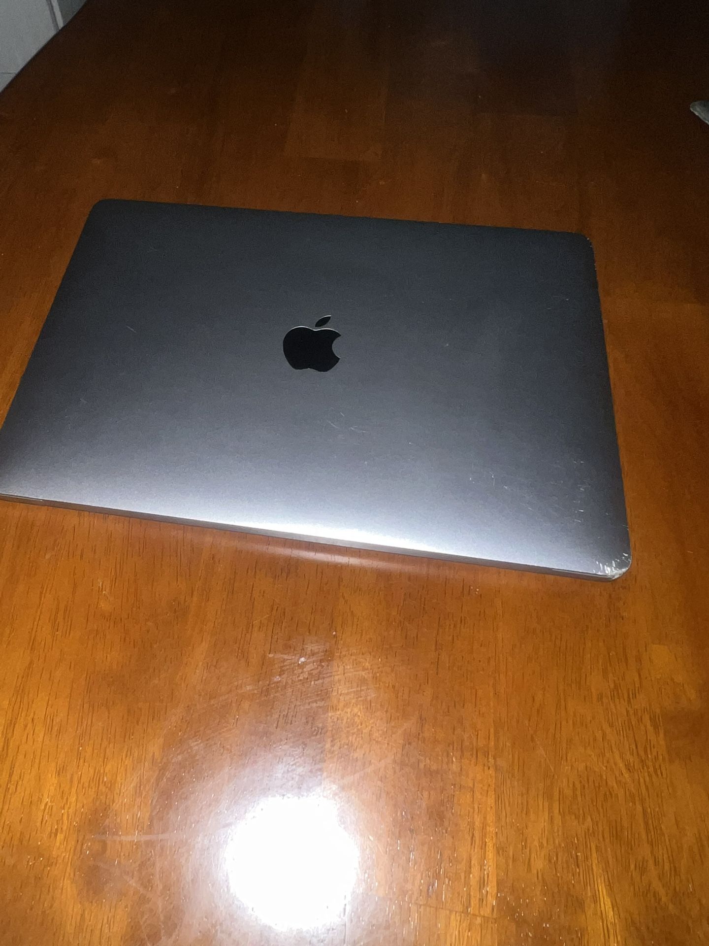 Apple MacBook Pro (Password Blocked)