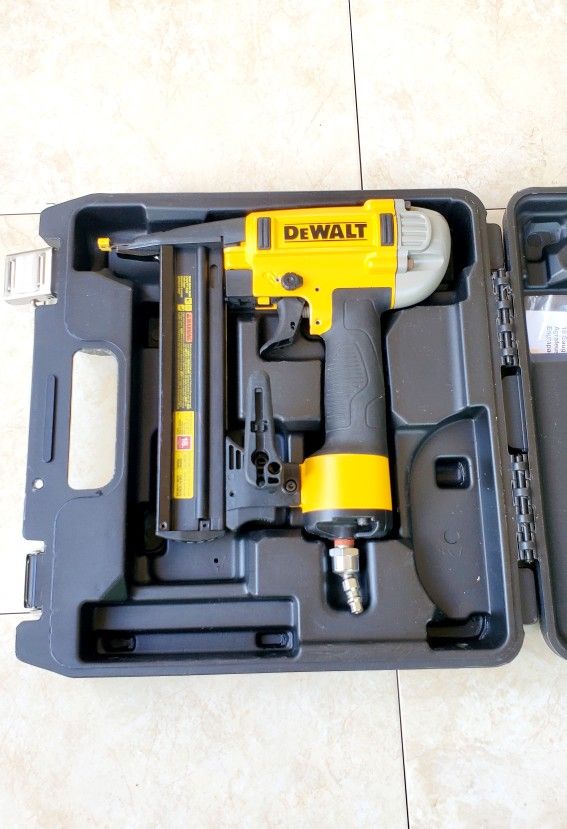 DeWALT Air Pneumatic Narrow Crown Stapler