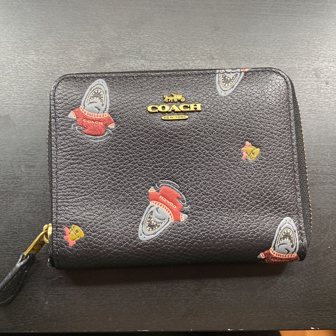Small Coach Zip Card Wallet for Sale in Covina, CA - OfferUp
