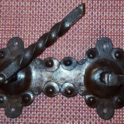 Decorative Iron T.P. Holder  ( From AZ)