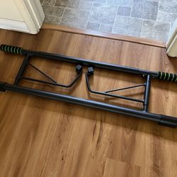 Multi-Grip Collapsable Pull-Up Bar