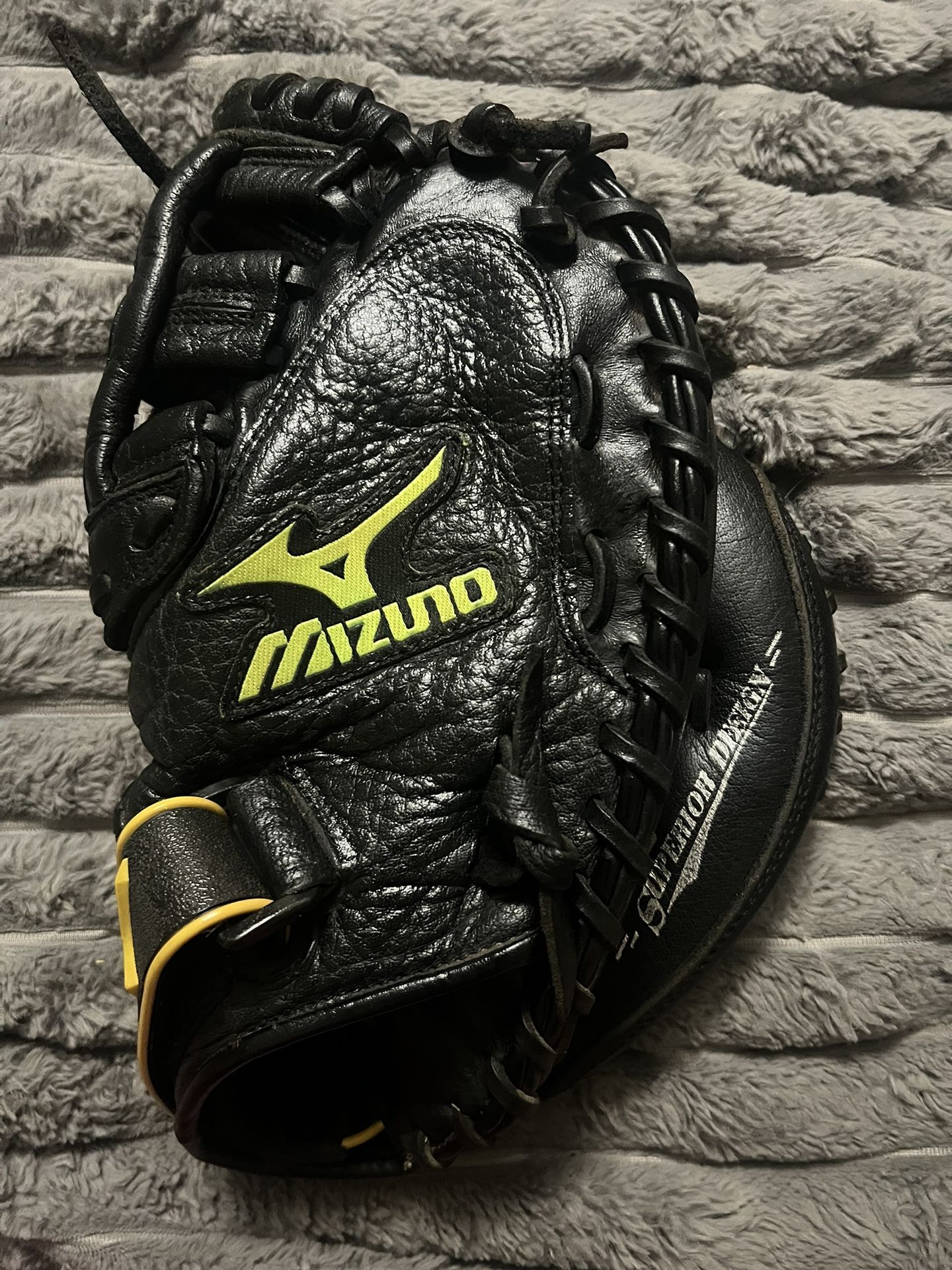 Mizuno Fast Pitch Softball Catcher’s Glove