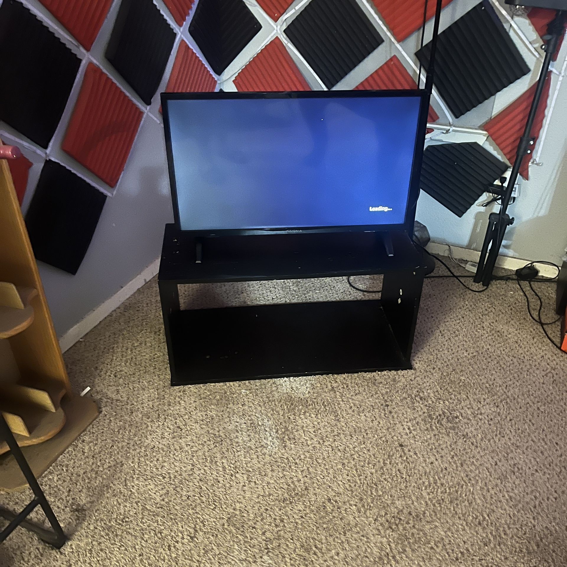 32” Insignia Fire Tv Good Condition W/ No Remote + Tv Stand