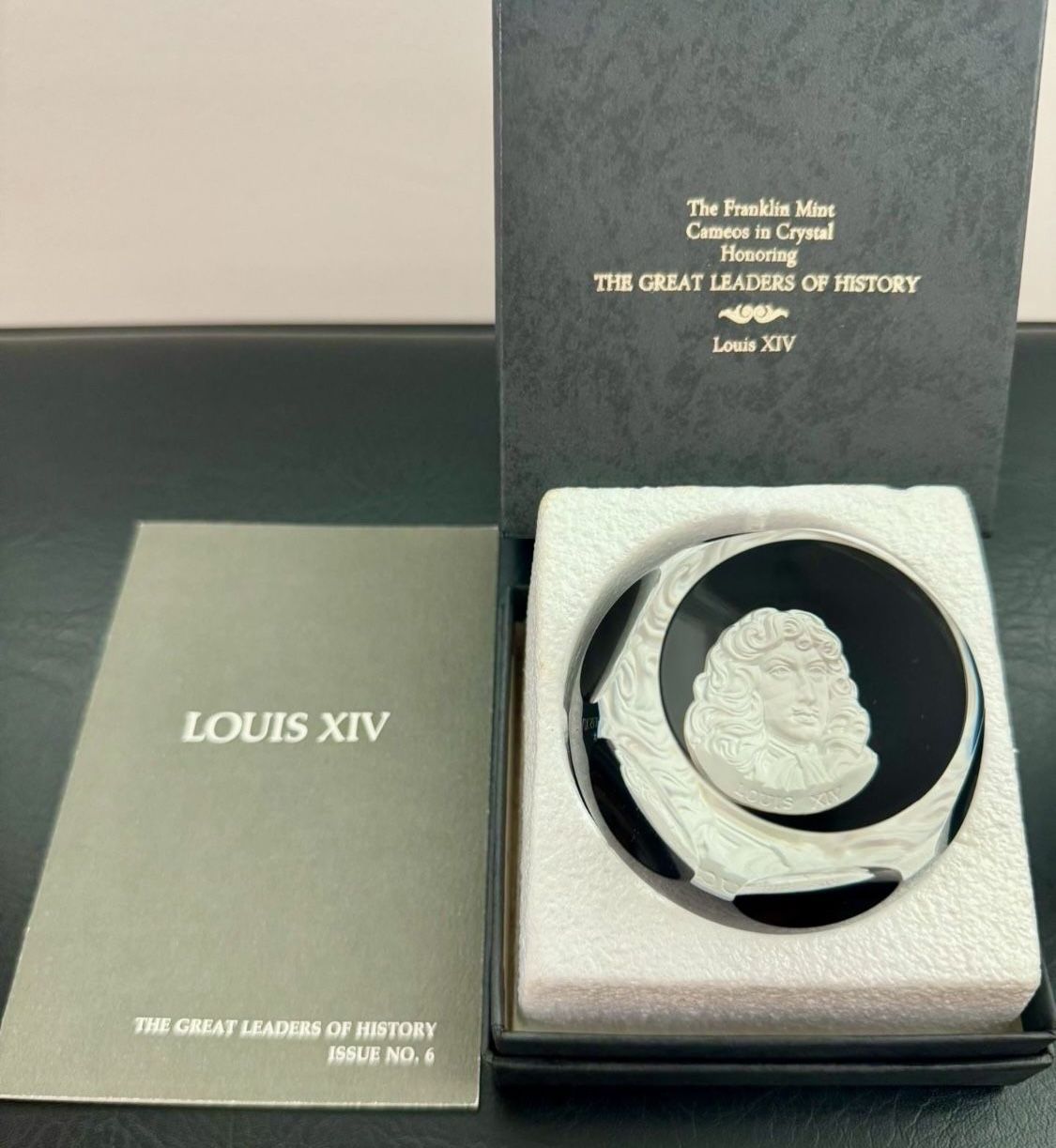 Baccarat Crystal Franklin Mint Paperweight the great Leader of history Cameo Louis XIV In great condition Comes in box with certificate of authentici