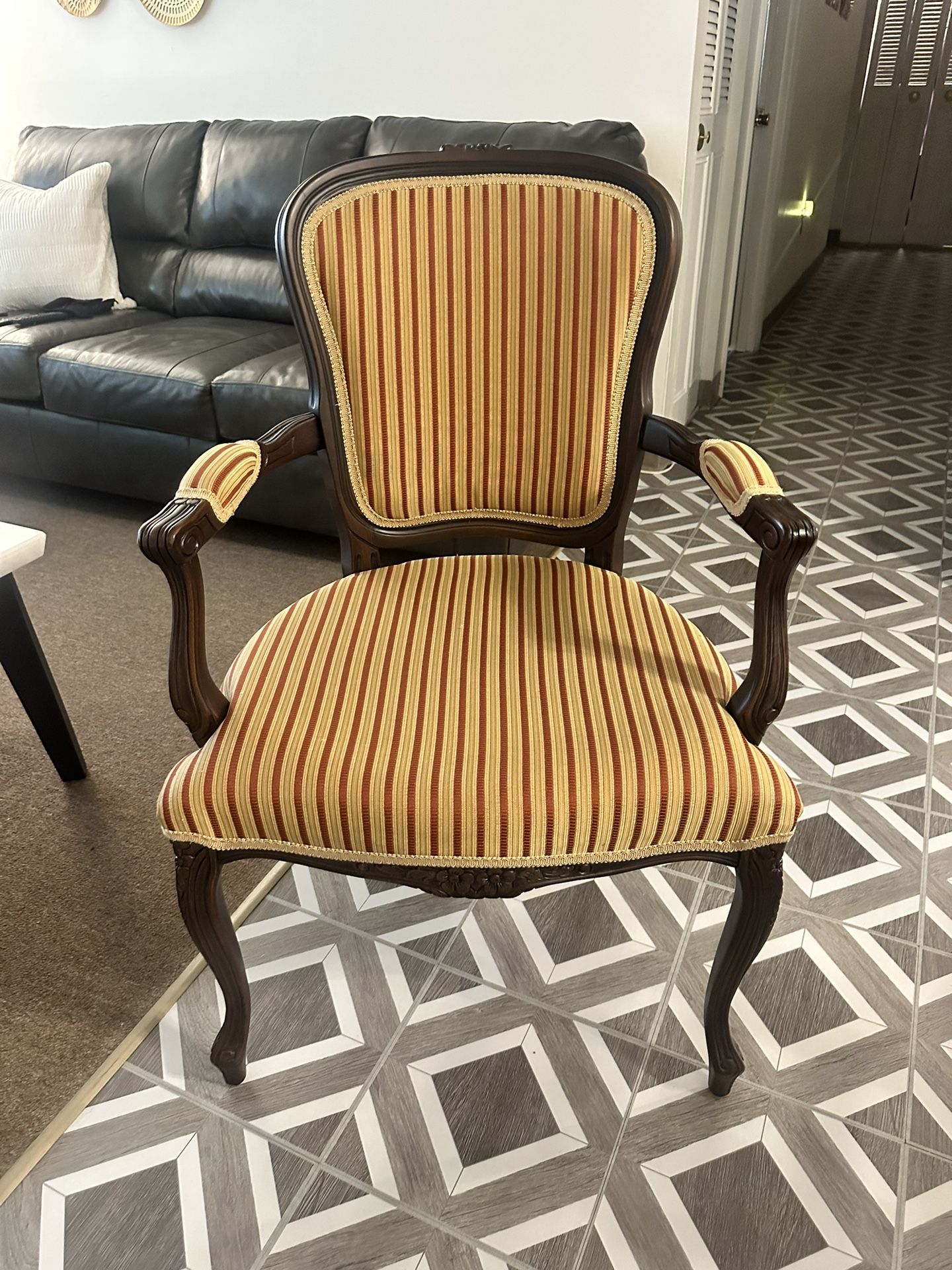 Antique Side Chair In very mint condition