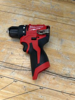 Milwaukee m12 drill driver