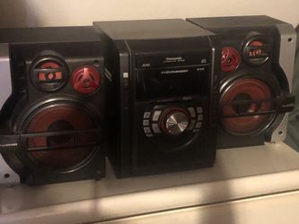 3 piece 2 speakers with cd n cassette n ampm radio working really good good condition