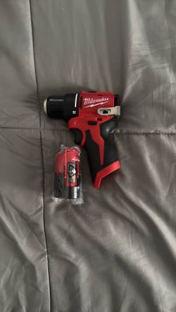 Milwaukee M12 Drill Driver