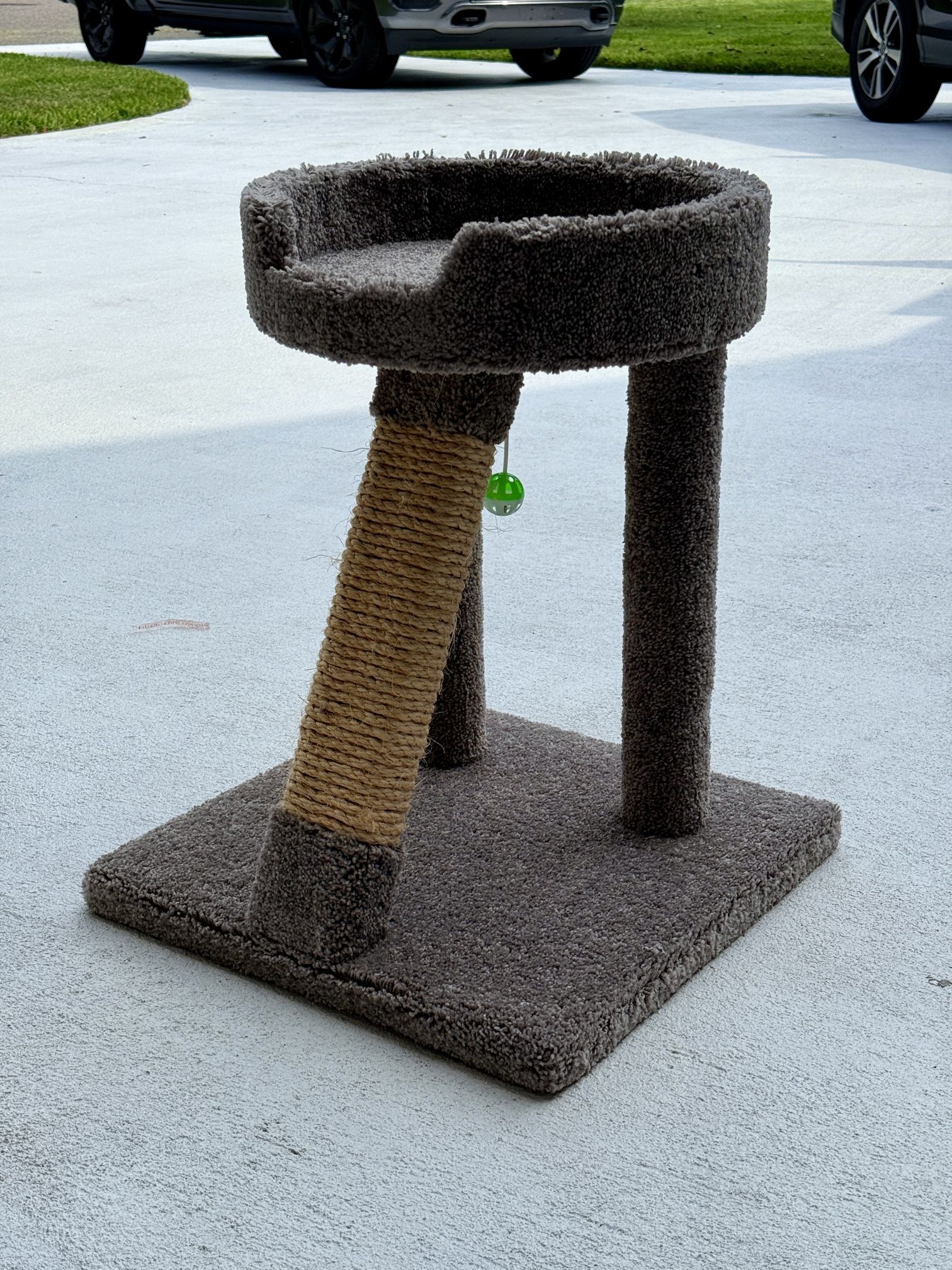 Cat Condo - New- Very Sturdy Petco