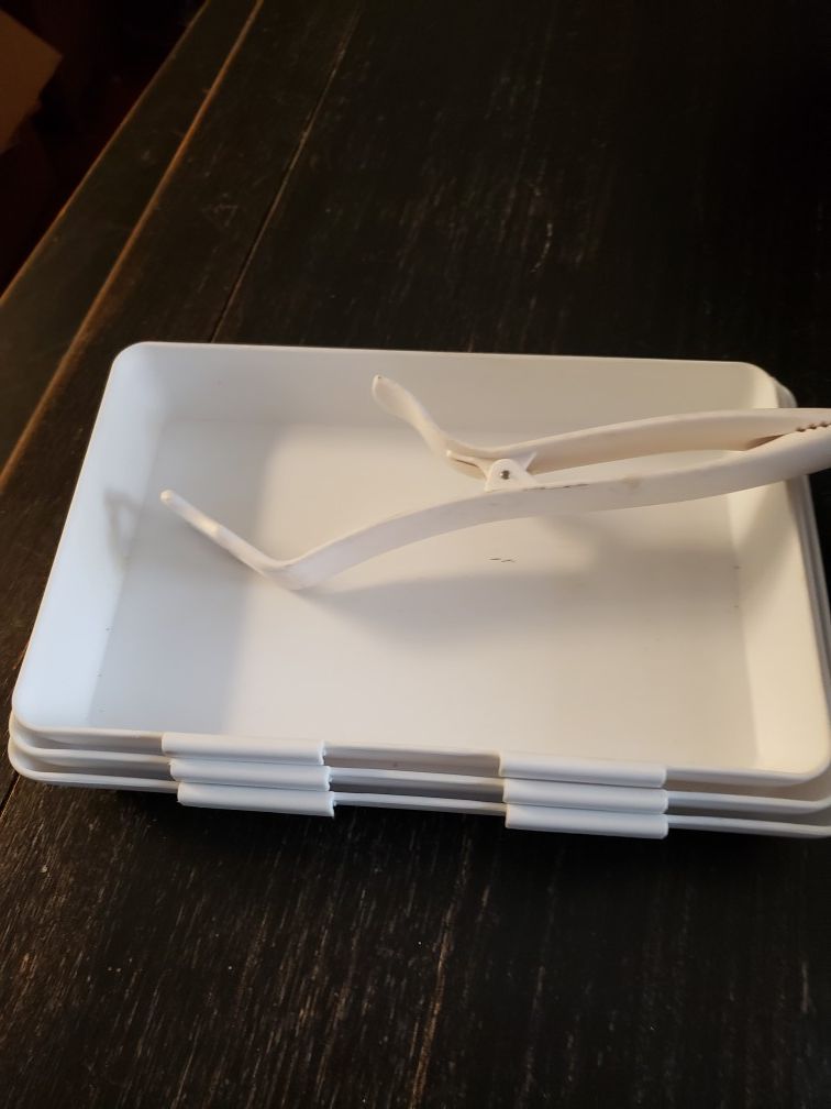 Pampered chef coating trays
