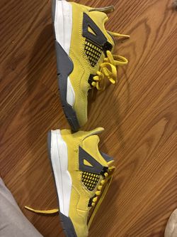 Yellow Jordans size 11C