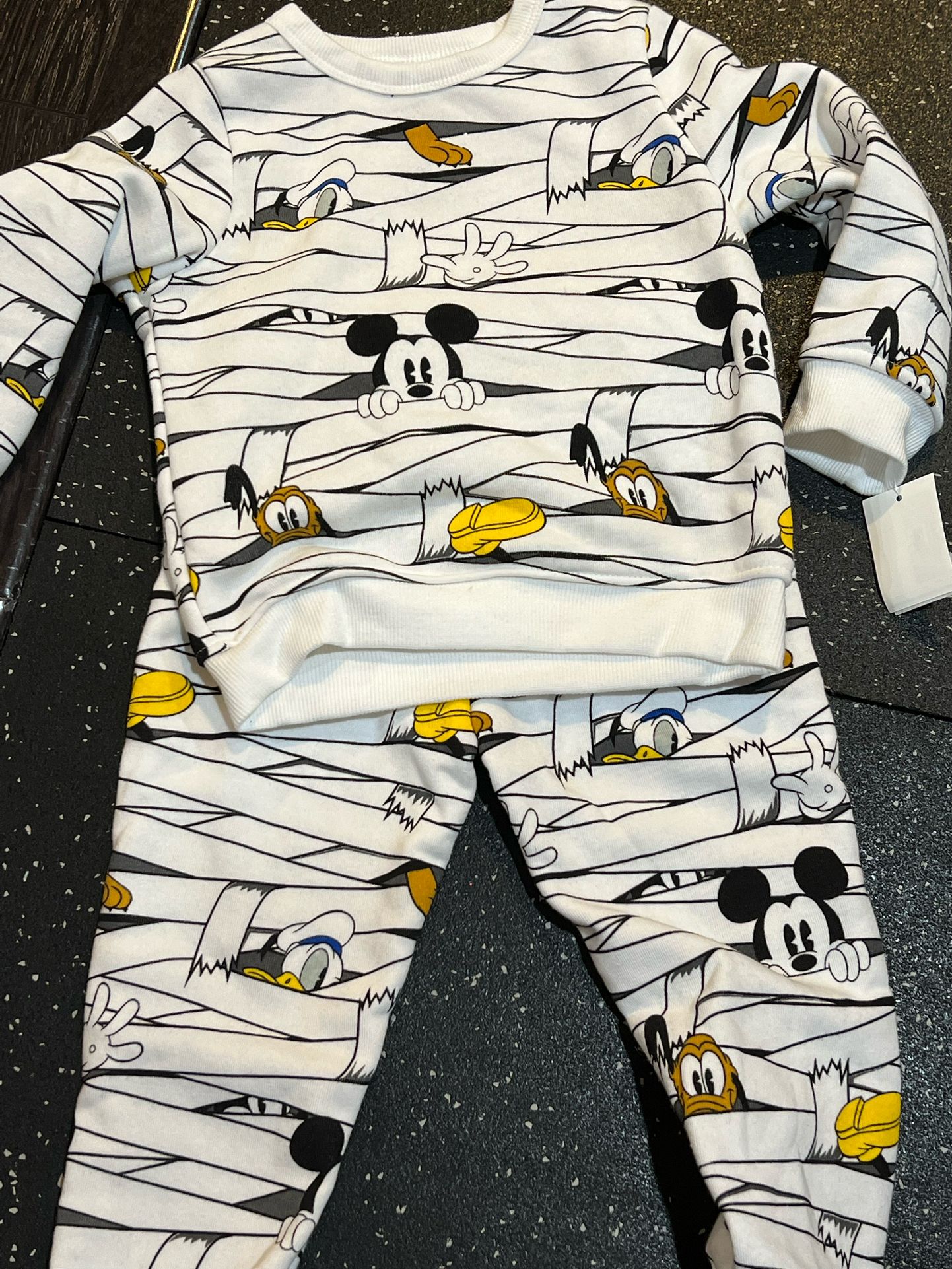 Disney Size 2T Months Mickey Mouse Pluto Mummy Pajama Set Long Sleeve PJs NEW