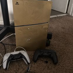 Digital Ps5 Slim Comes With A Mic And 2 Controllers 