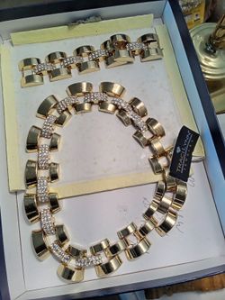 2pc Lady Gold Jewelry Made From Lynn Taylor Brand And DVD With Remote.