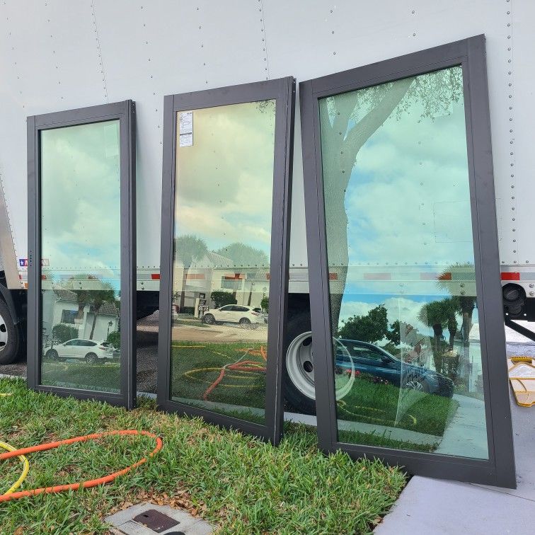 Impact Sliding Door (104 x 80) XXO