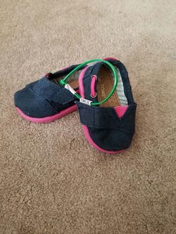 Tom's for girls Authentic Brand New