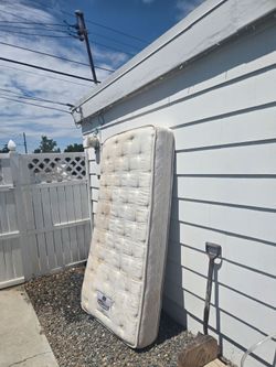 Twin matress