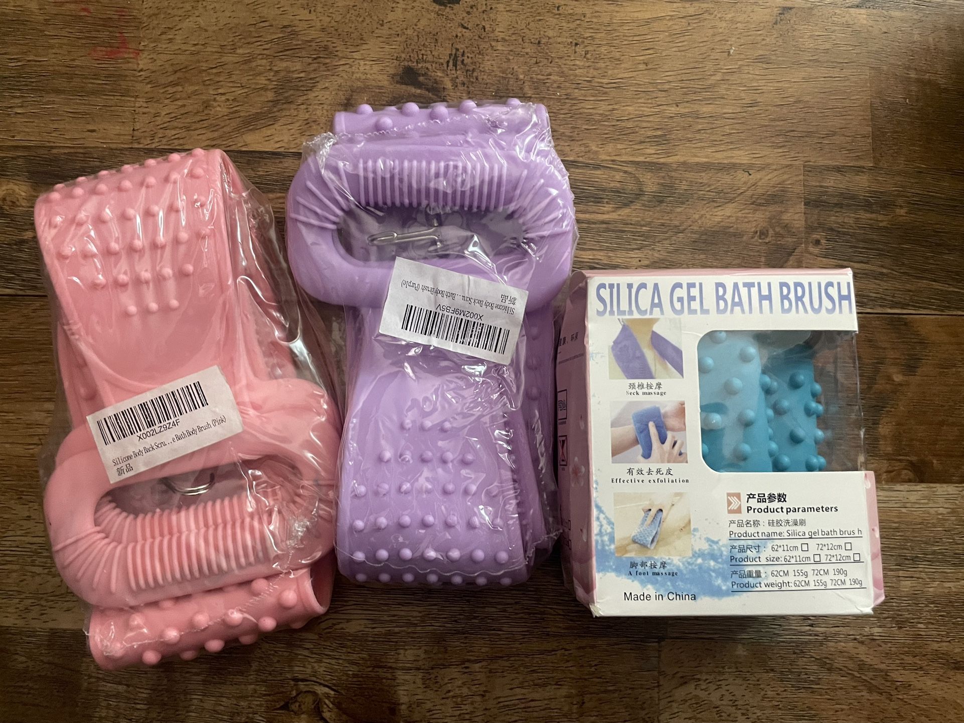 Bundle of Gel bath brush