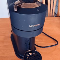 Nespresso Vertuo Next Deluxe Matte Black Rose Gold