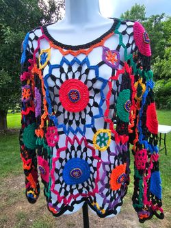 $25.00 - Women's Crotchet & Beaded Top, BOHO STYLE! One Size Fits All - Gorgeous Bright Colors & Artwork - Like New!