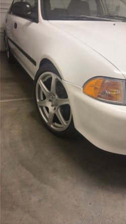 Civic. 1995.  Placas 2027 título Limpio. Estándar