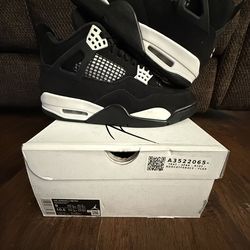 Jordan 4 white thunders