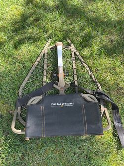 Field and stream tree stand with tree spikes