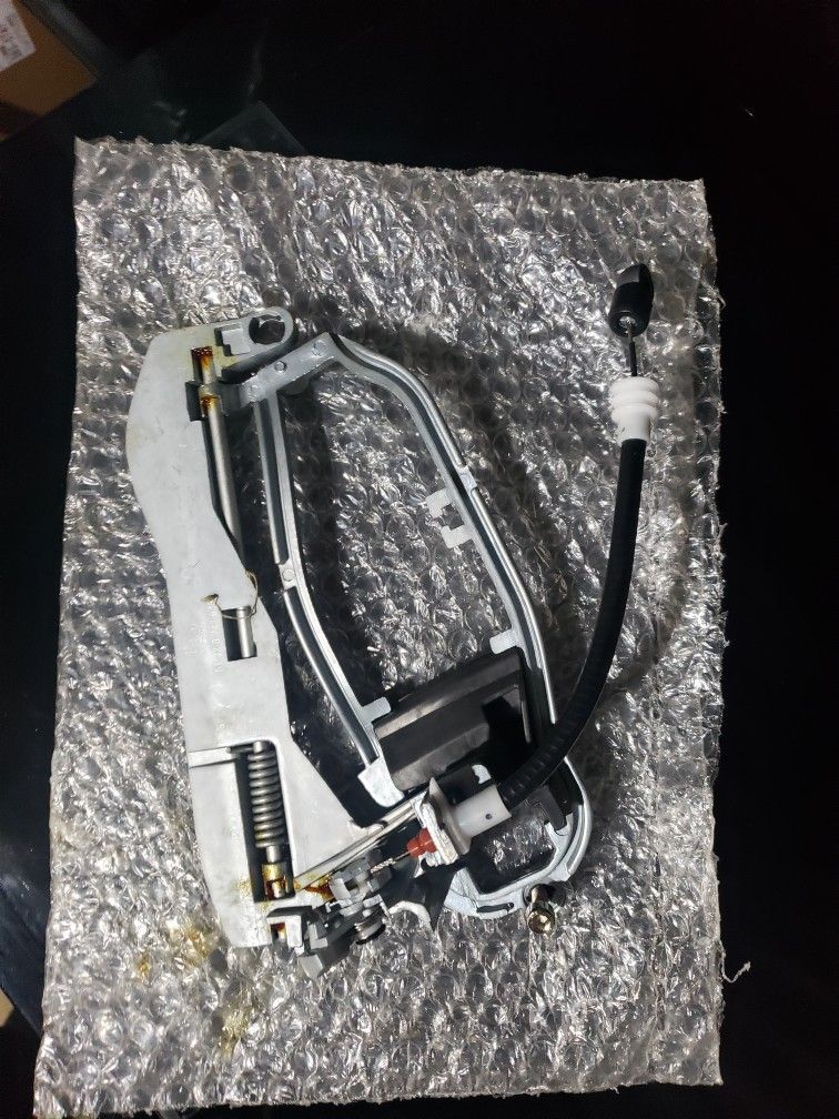 BMW E53 DOOR HANDLE CARRIER