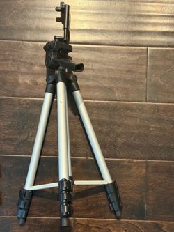 Defiant 50” aluminum Tripod