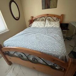 Hardwood Wooden Designer Bed Frame For Sale 
