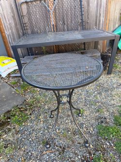 Free small outdoor table