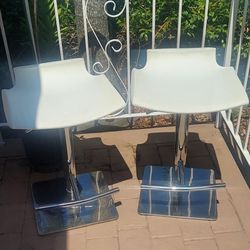 2 Bar Stool Adjusted Chairs