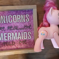 Animated Pinkie Pie My Little Pony Toy And Glitter Plaque